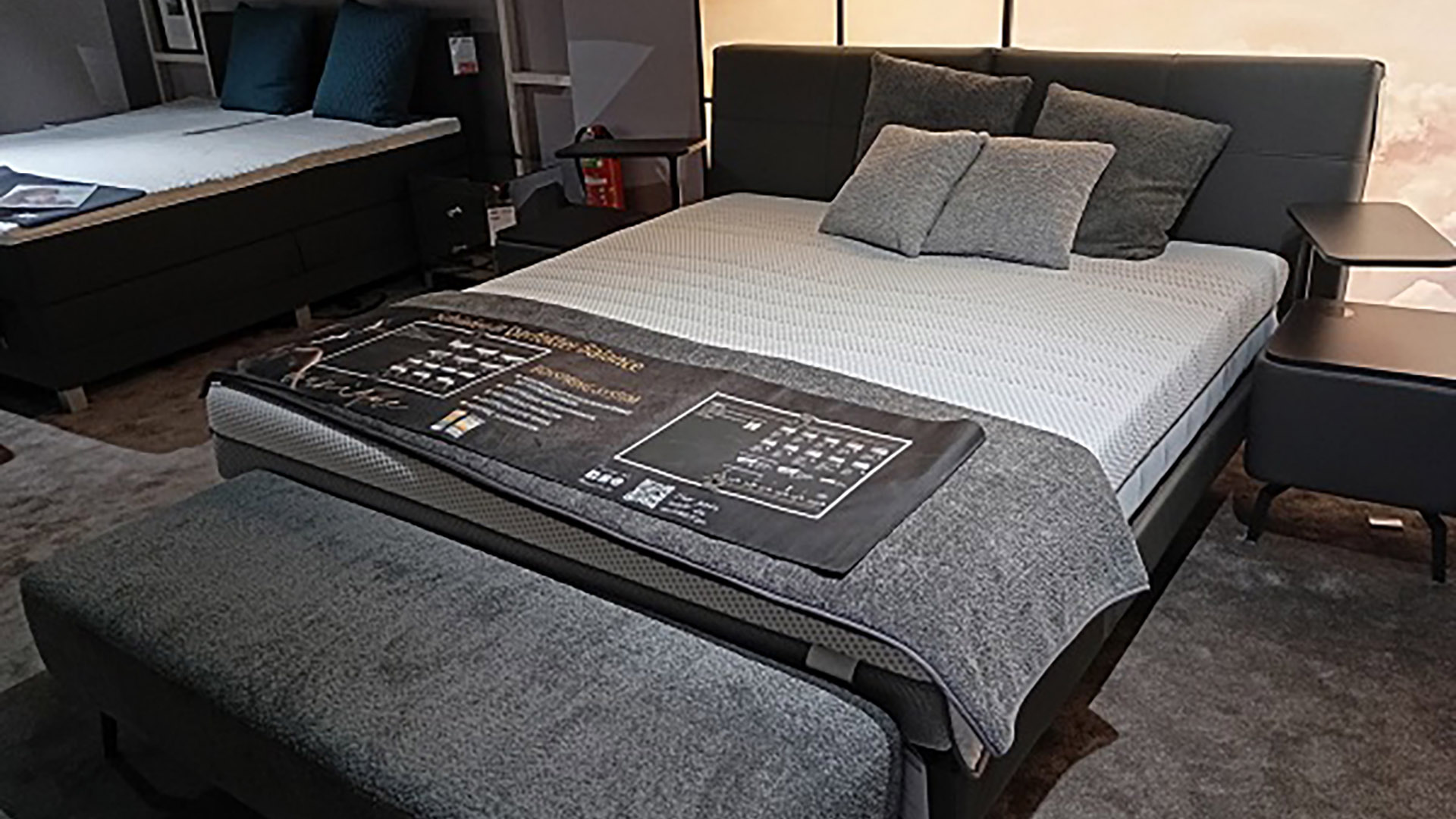 Thomas Brunner Leder Boxspringbett inkl. Nachtkonsolen-0275007700-01-02-03-33WW-A