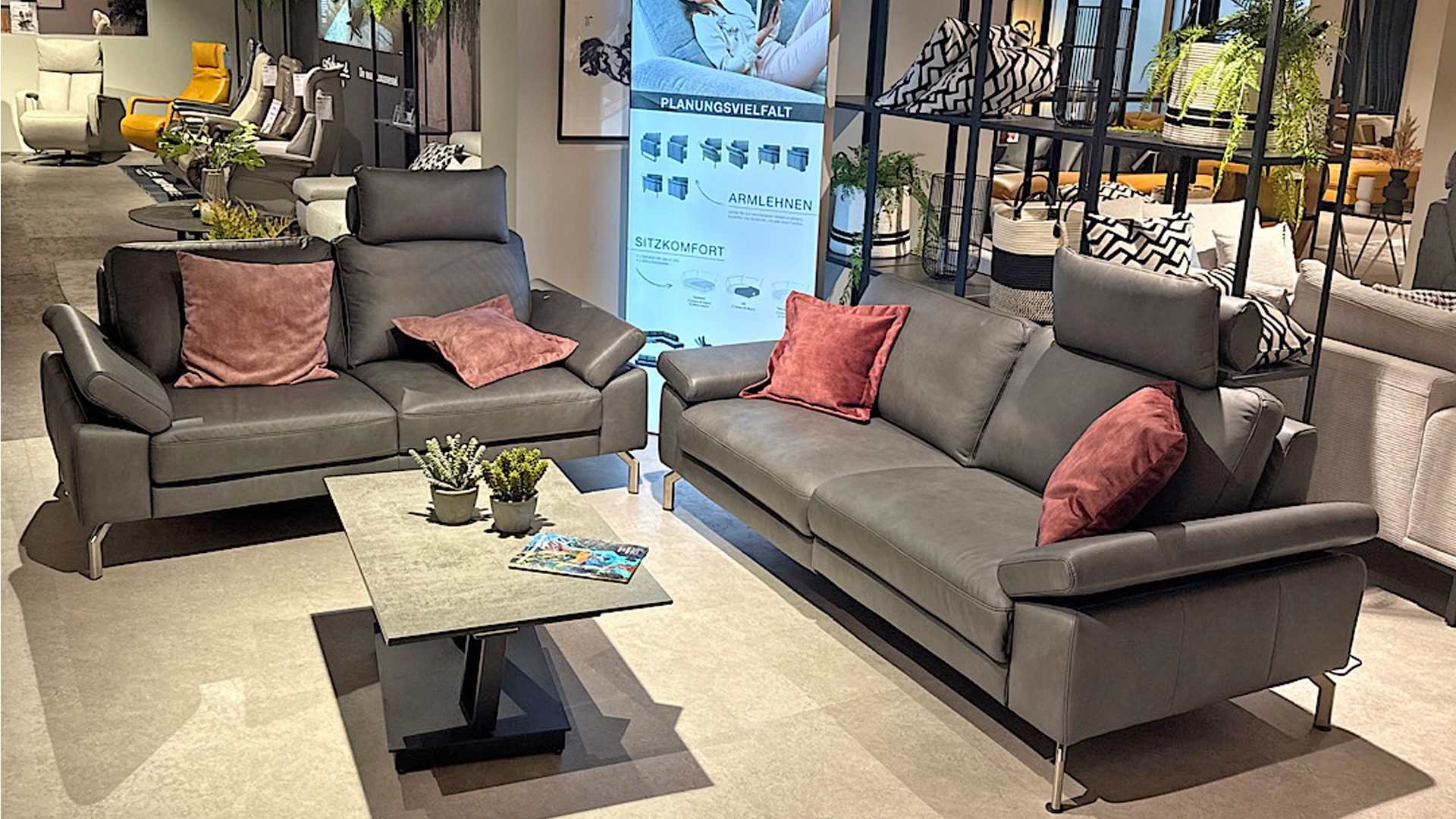 Couchgarnitur mit motorischer Relaxfunktion und Akku in Leder-0377000800-45WW-A