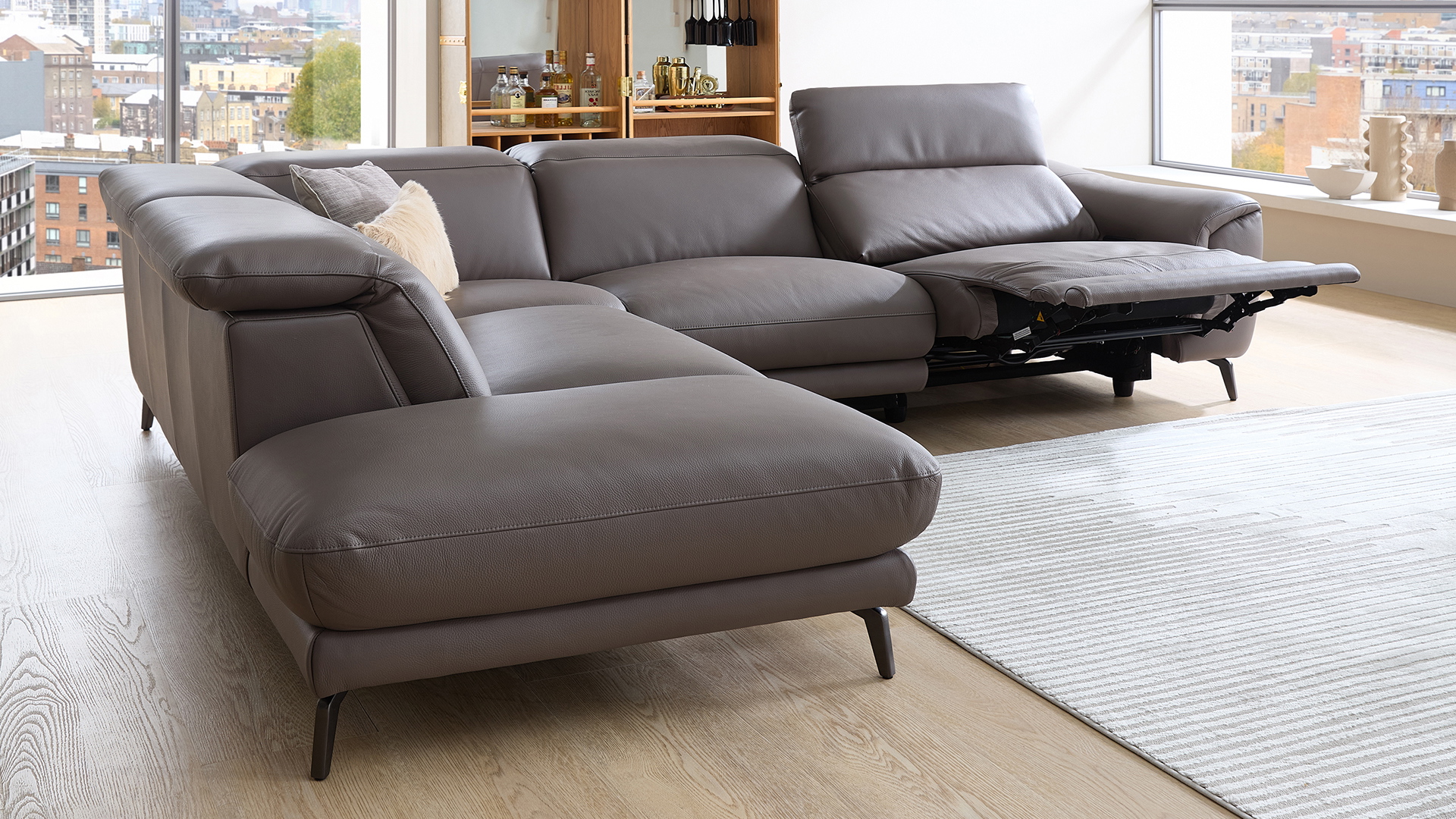Leder Ecksofa mit motorischer Relaxfunktion und manueller Kopfteilverstellung Leder Ecksofa mit motorischer Relaxfunktion und manueller Kopfteilverstellung-05971022WW