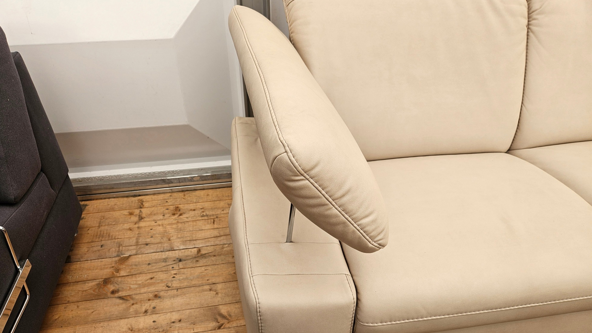 Ecksofa mit Kopfteilverstellung in Stoff