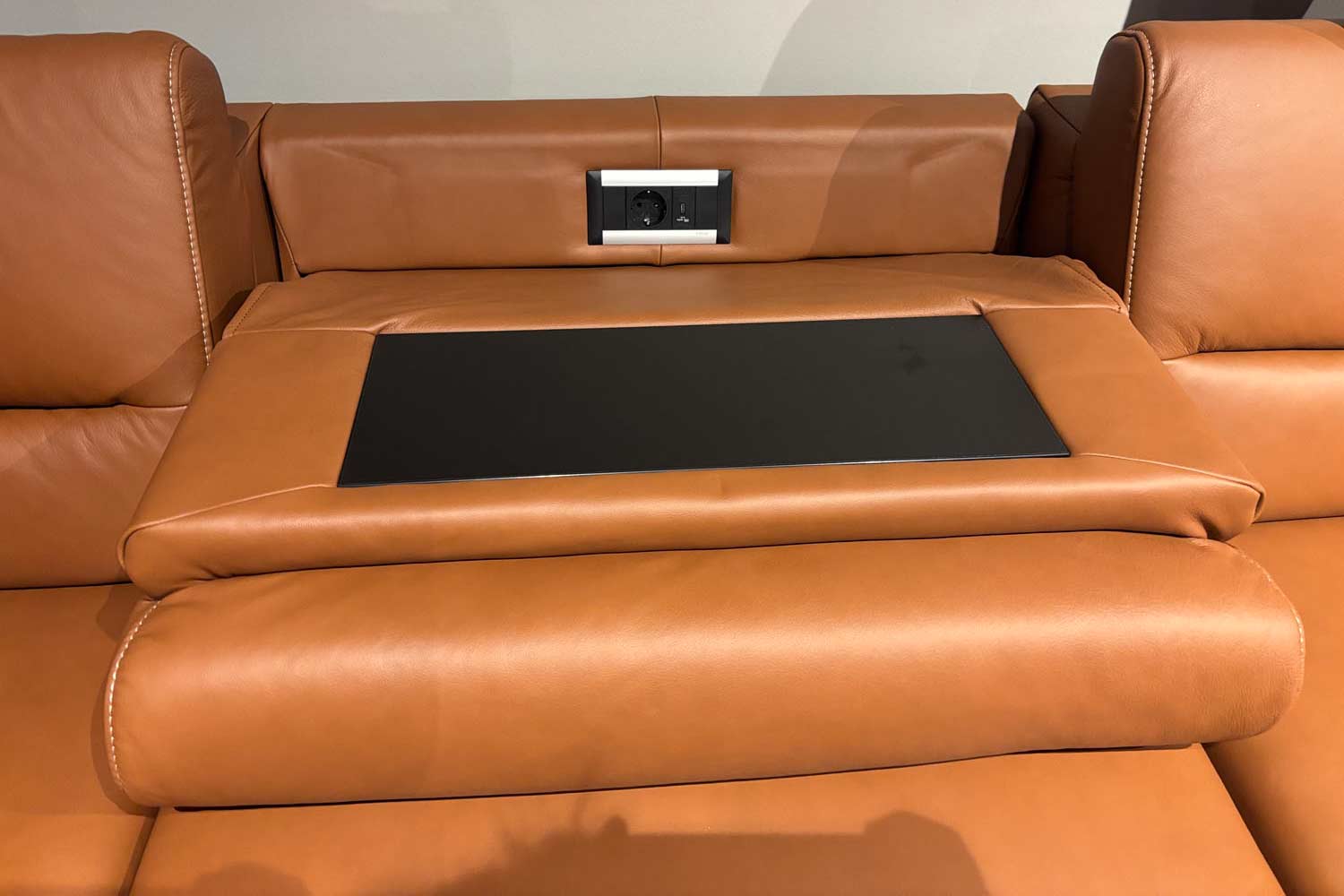 Interliving Ecksofa IL 4355 inkl. Funktionen und Hocker in Leder  