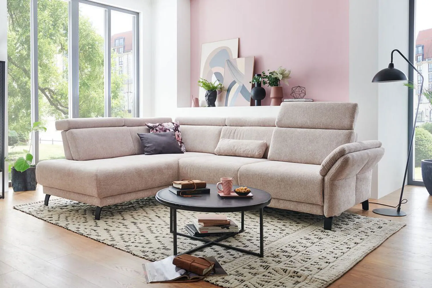 Ecksofa in L-Form mit Sitztiefenverstellung in Stoff Rosa