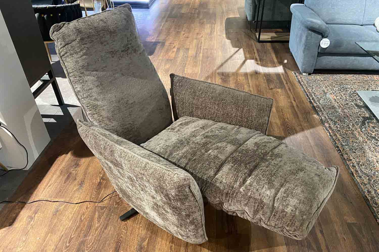 Stoff Relaxsessel inkl. motorischer Relaxfunktion mit Akku 