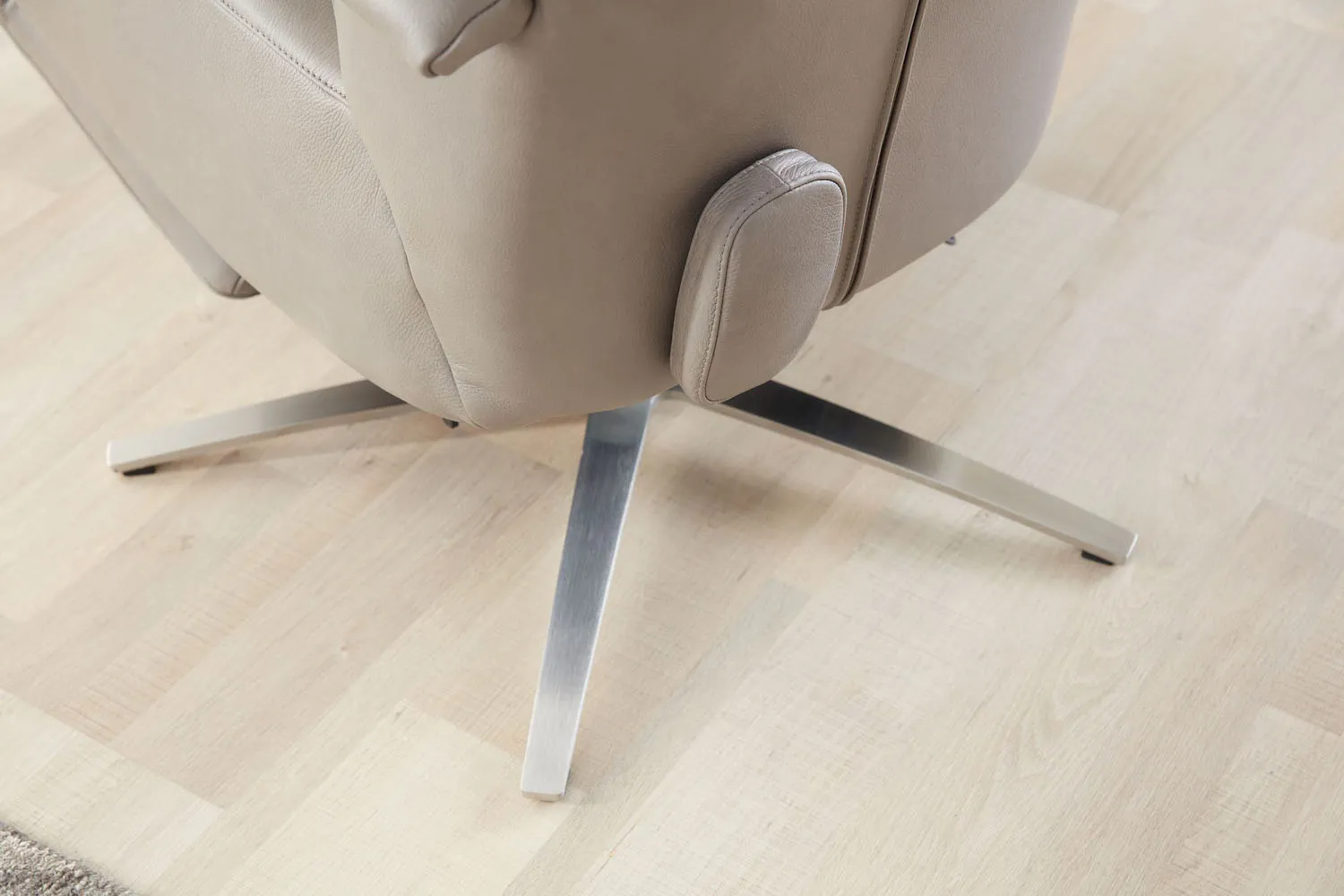 Motorischer Relaxsessel 410 Leder mit Aufstehhilfe und Fernbedienung