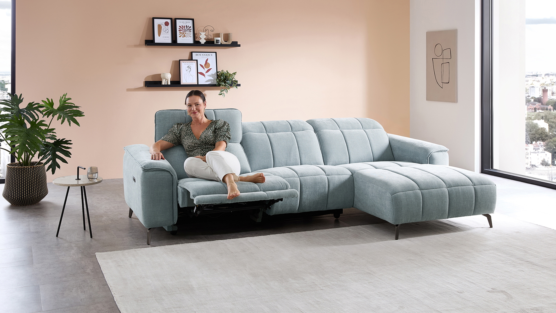 Stoff Ecksofa mit manueller Kopfteilverstellung und motorischer Relaxfunktion-05971020WW