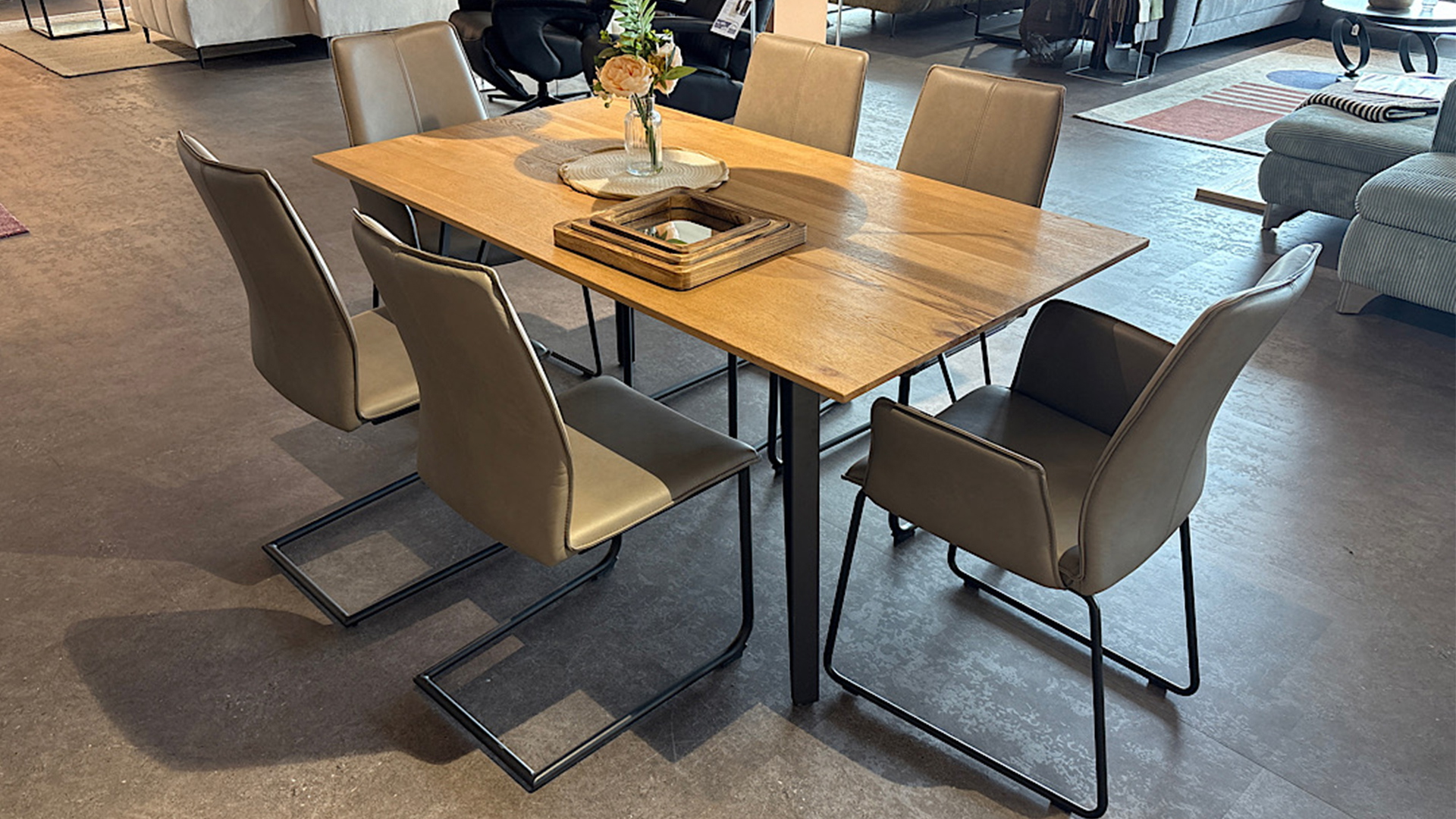 Niehoff Esszimmergruppe mit Tisch und 6 Stühlen in Leder