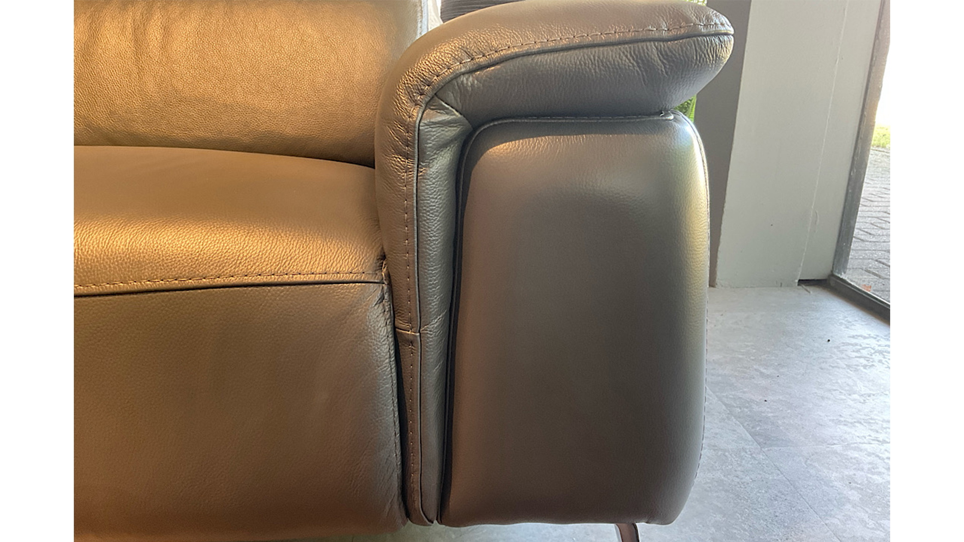 Cuoio Couchgarnitur mit motorischer Relaxfunktion in Leder