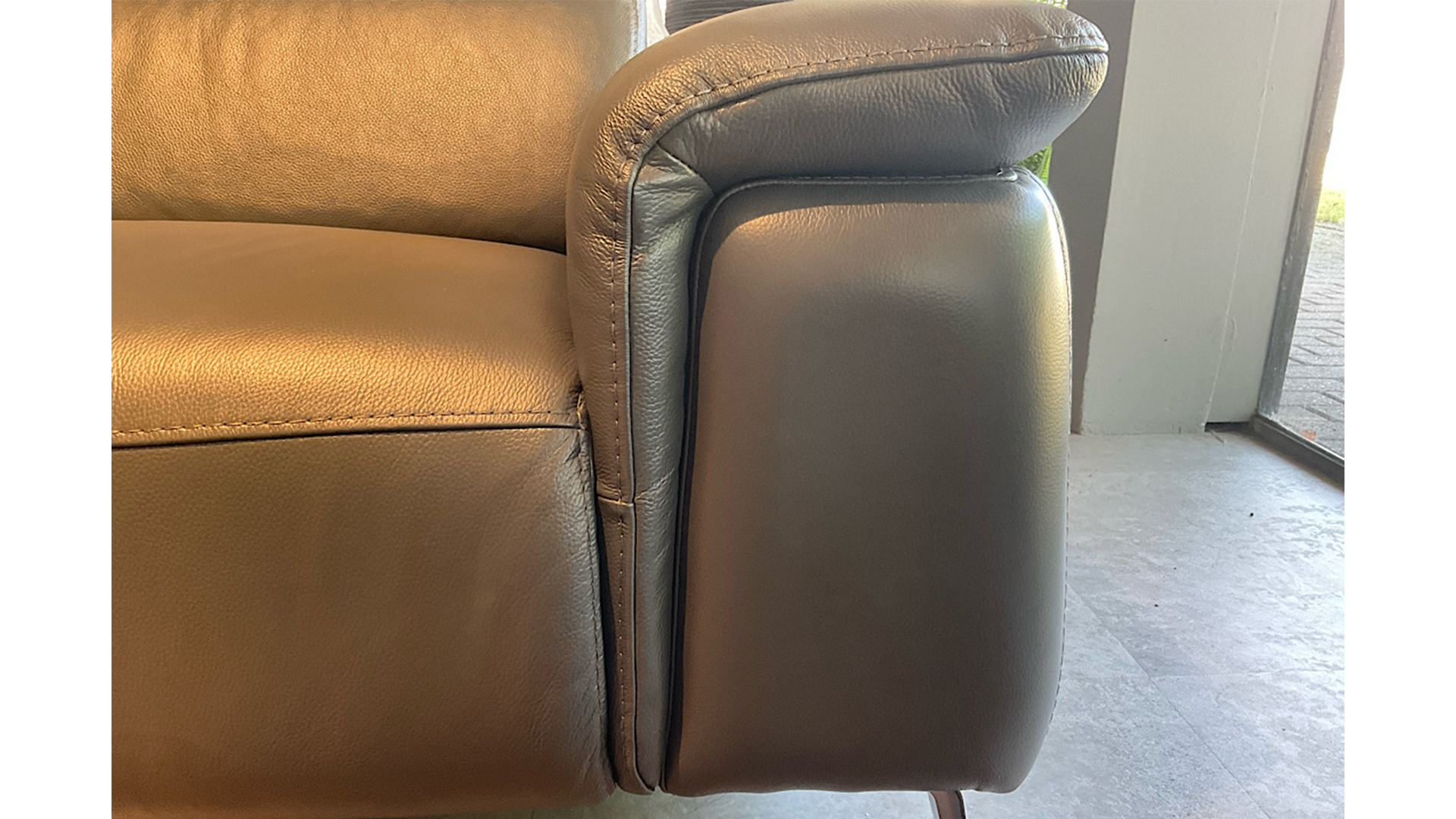 Cuoio Couchgarnitur mit motorischer Relaxfunktion in Leder-0597032000-40WW-A