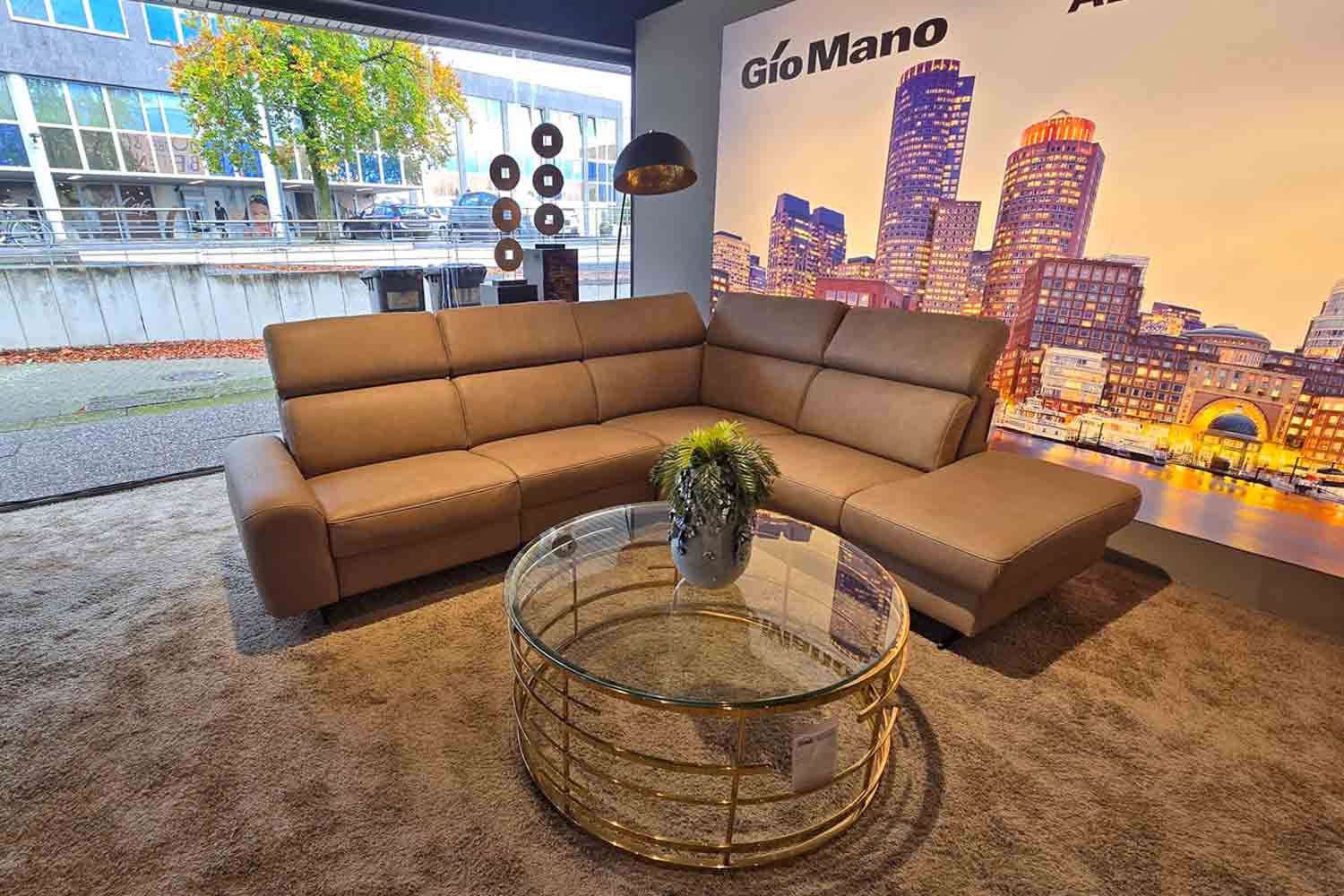 Ecksofa Modell Supreme inkl. motorischer Relaxfunktion in Leder