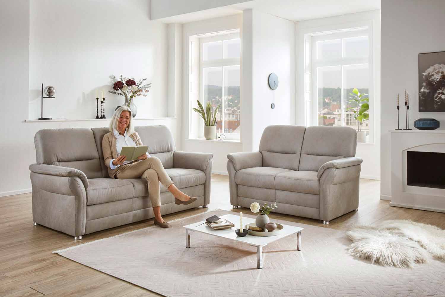 Couchgarnitur mit Federkernpolsterung in Mikrofaserstoff
