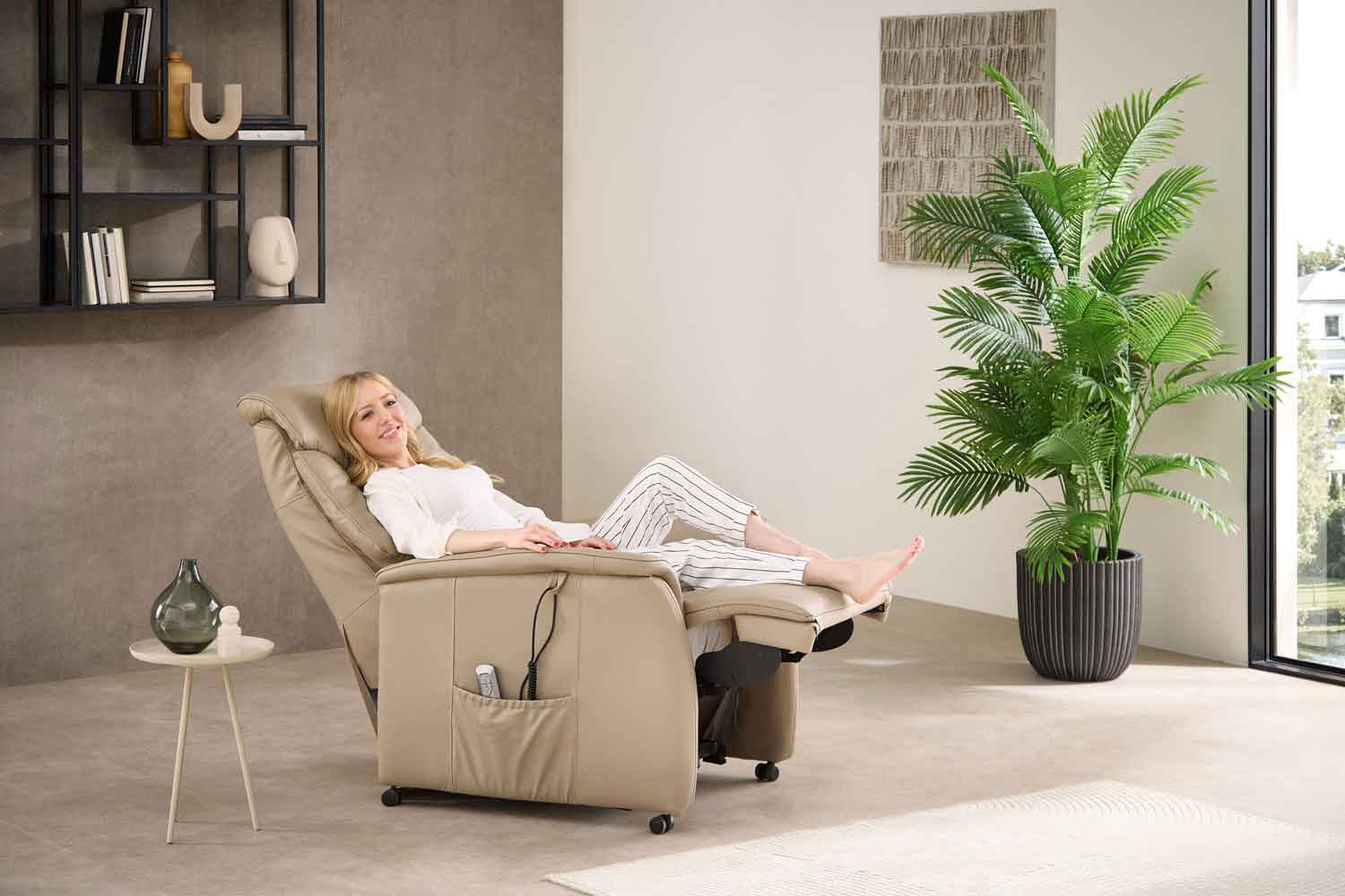 Relaxsessel mit Relaxfunktion und Aufstehhilfe Lederlook Relaxsessel mit Relaxfunktion und Aufstehhilfe Lederlook