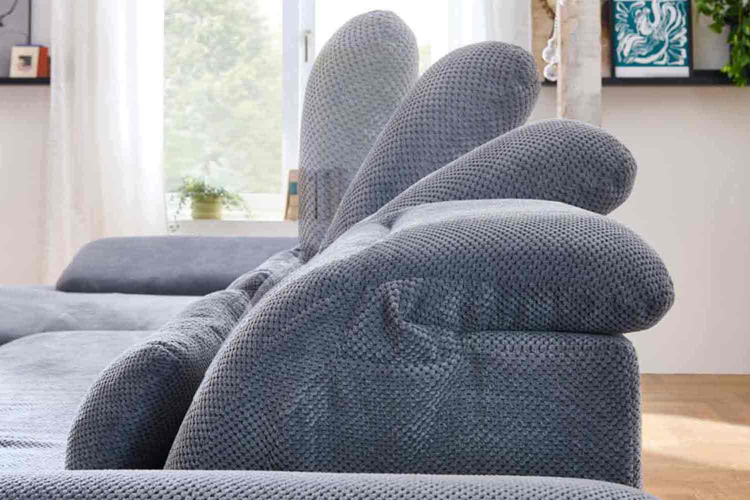 Ecksofa inkl. motorischen XL- Sitzvorzug in Stoff
