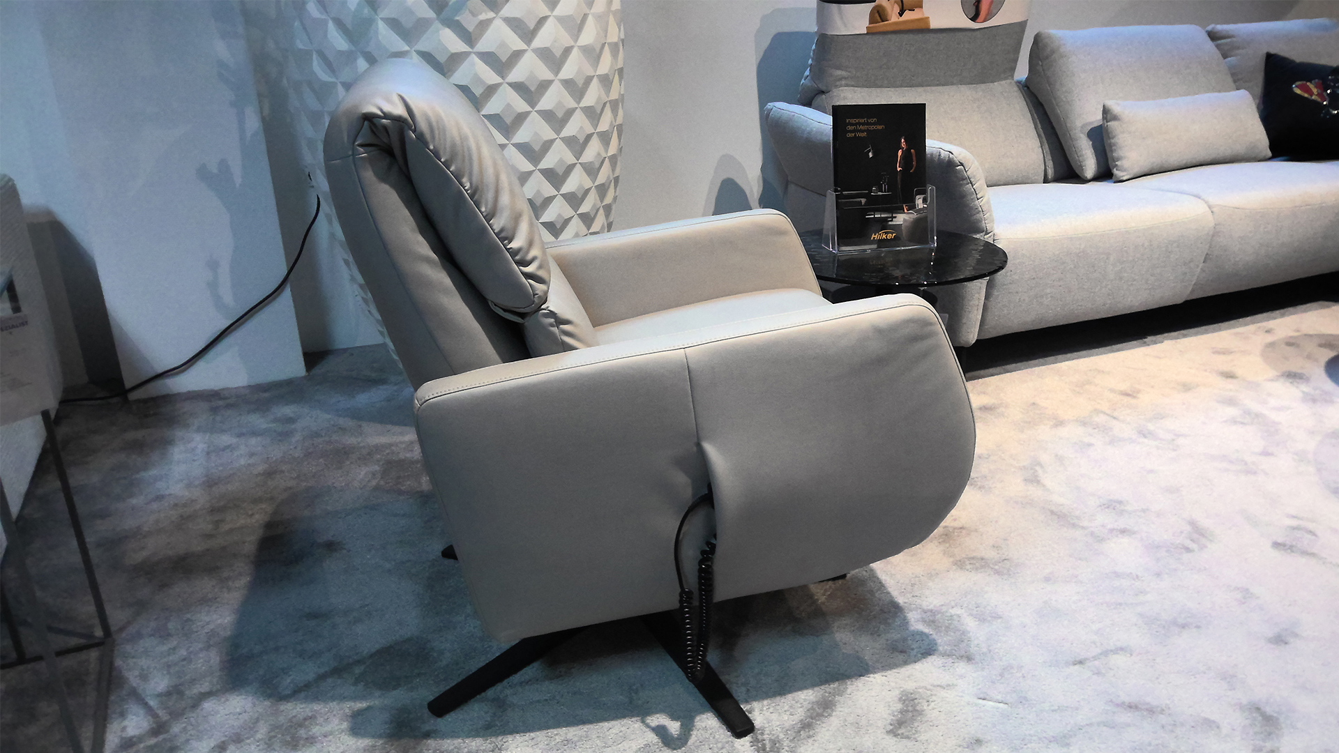 Hilker Sessel HC 48 inkl. motorischer Relaxfunktion und Akku in Leder 