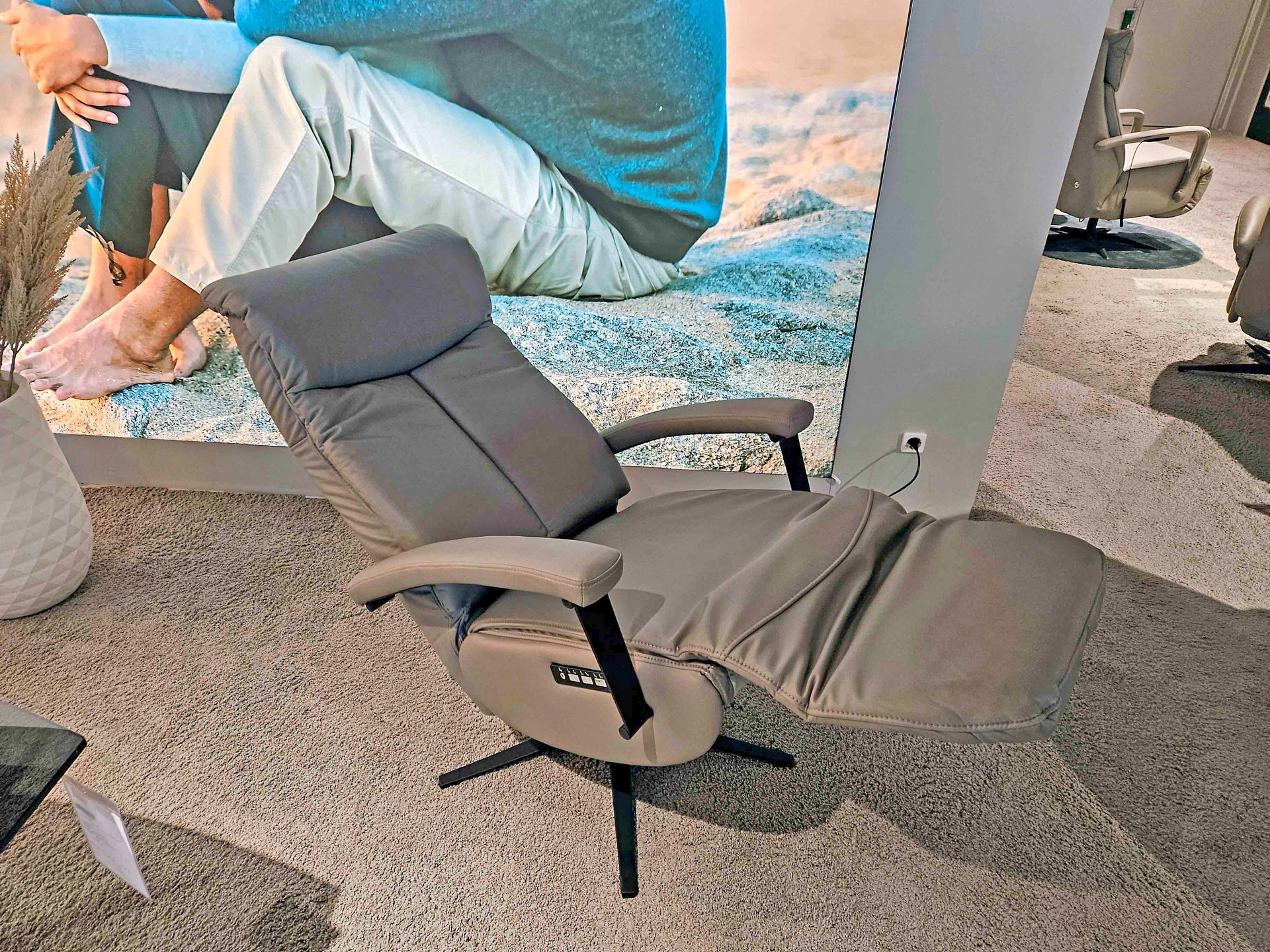 Relaxsessel mit motorischer Relaxfunktion in Stoff-0979003500-06WW-A