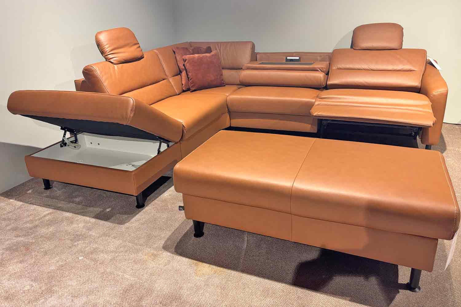 Interliving Ecksofa IL 4355 inkl. Funktionen und Hocker in Leder  