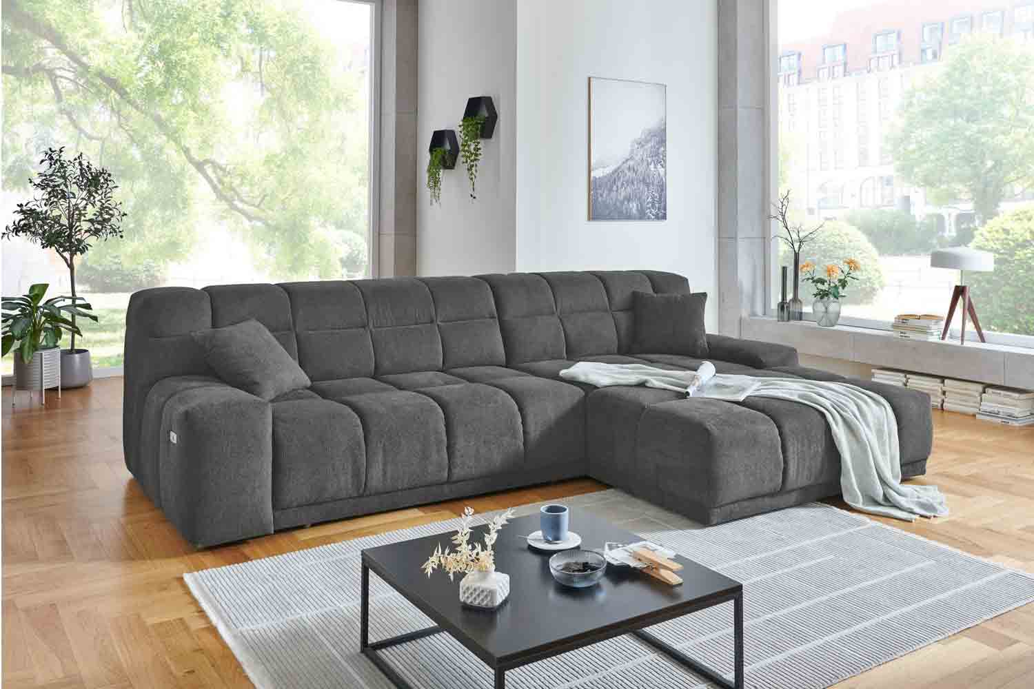 Ecksofa inkl. motorischen XXL- Sitzvorzug in Stoff