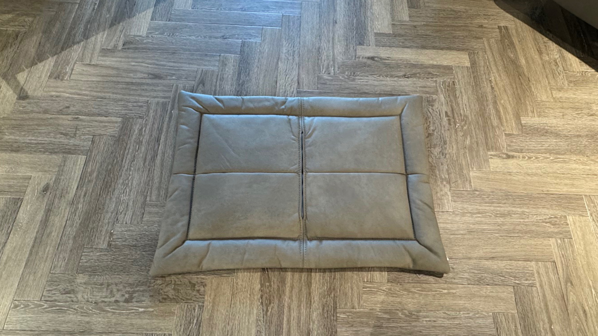 Hunde Loungekissen in Leder-0764014901-04WW-A
