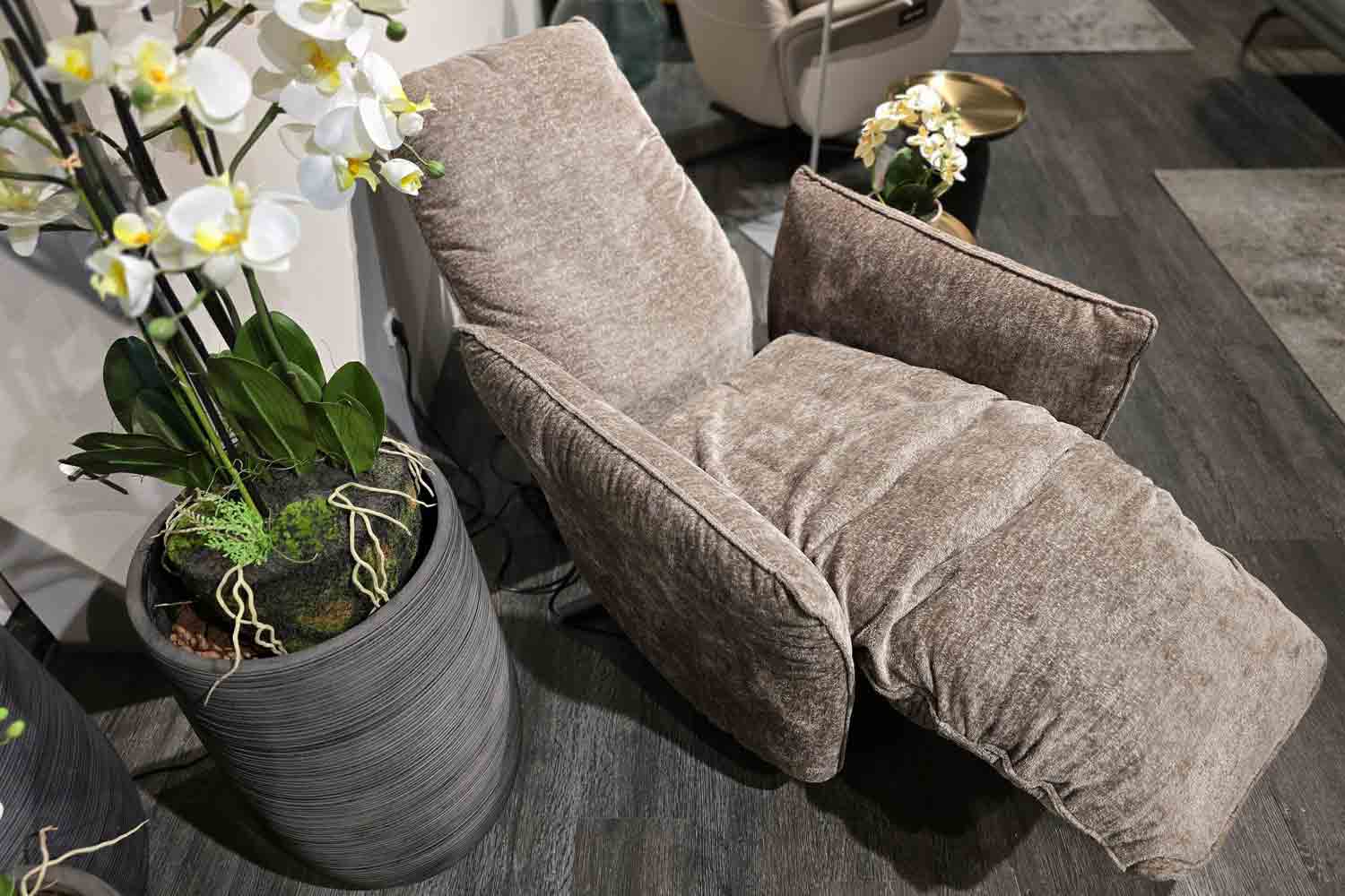 Stoff Relaxsessel inkl. motorischer Relaxfunktion und Akku