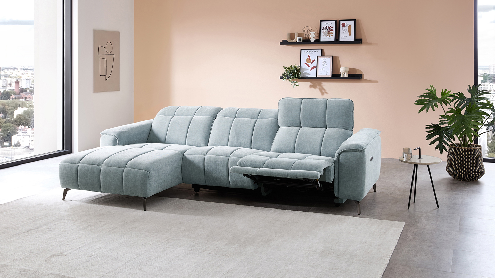 Stoff Ecksofa mit manueller Kopfteilverstellung und motorischer Relaxfunktion