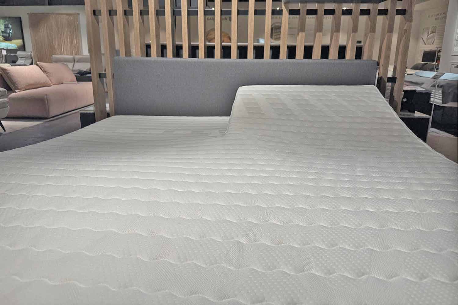 Boxspringbett mit motorischer Verstellung in Stoff