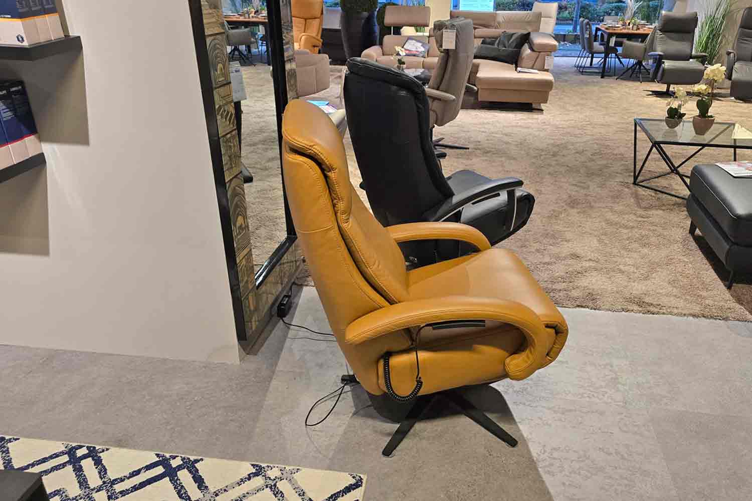 Relaxsessel inkl. motorischer Relaxfunktion und Aufstehhilfe in Leder