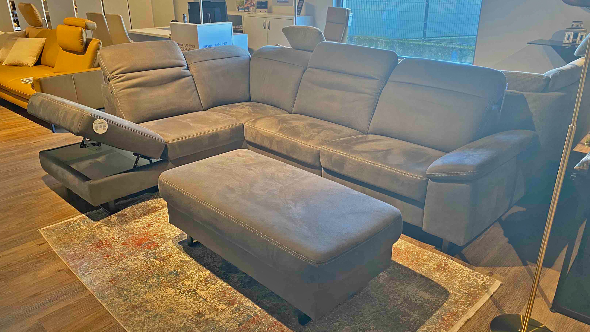 Modulmaster Ecksofa mit motorischer Relaxfunktion und Stauraum in Mikrofaser 