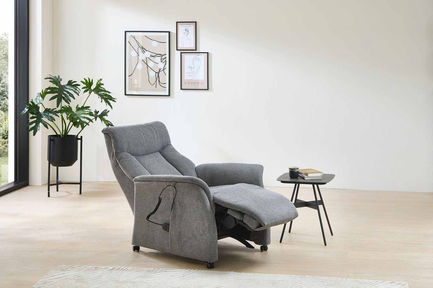 Relaxsessel inkl. motorischer Relaxfunktion und Aufstehhilfe