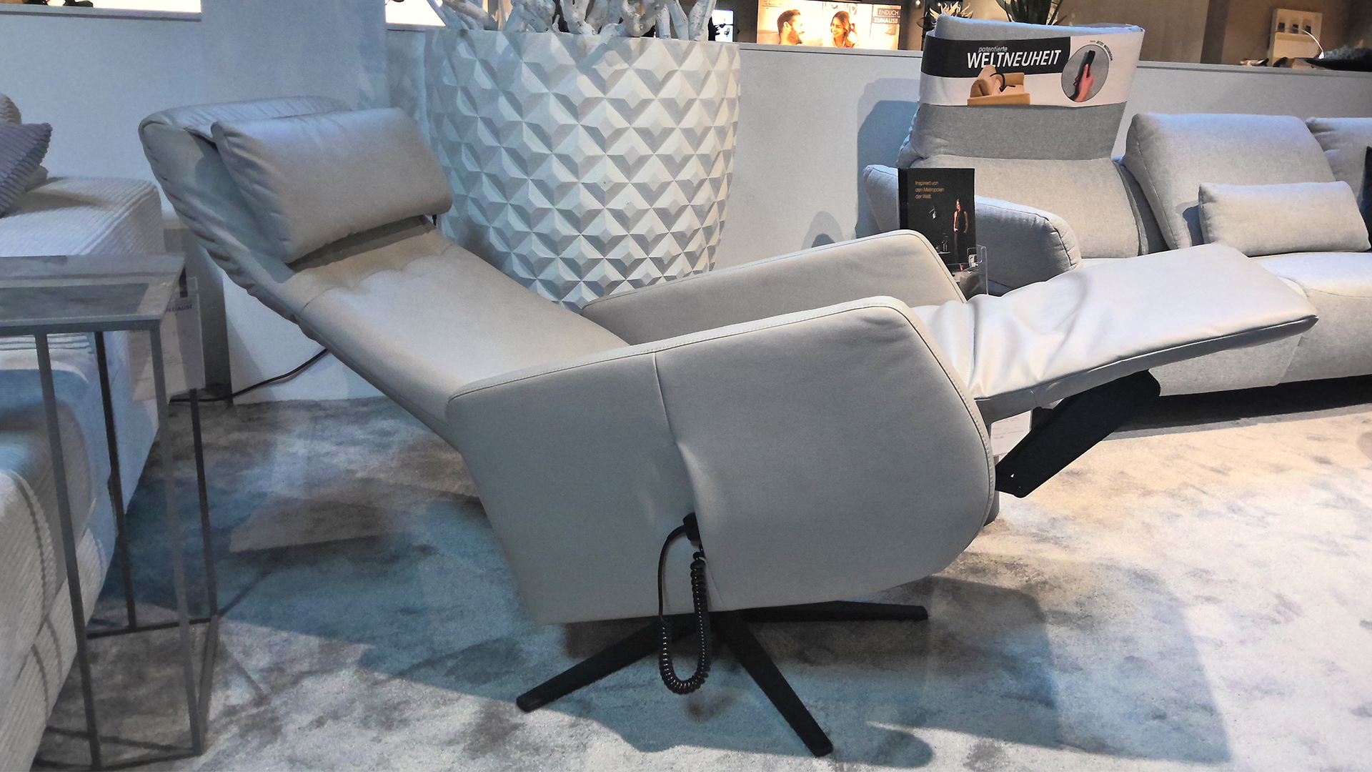Hilker Sessel HC 48 inkl. motorischer Relaxfunktion und Akku in Leder 
