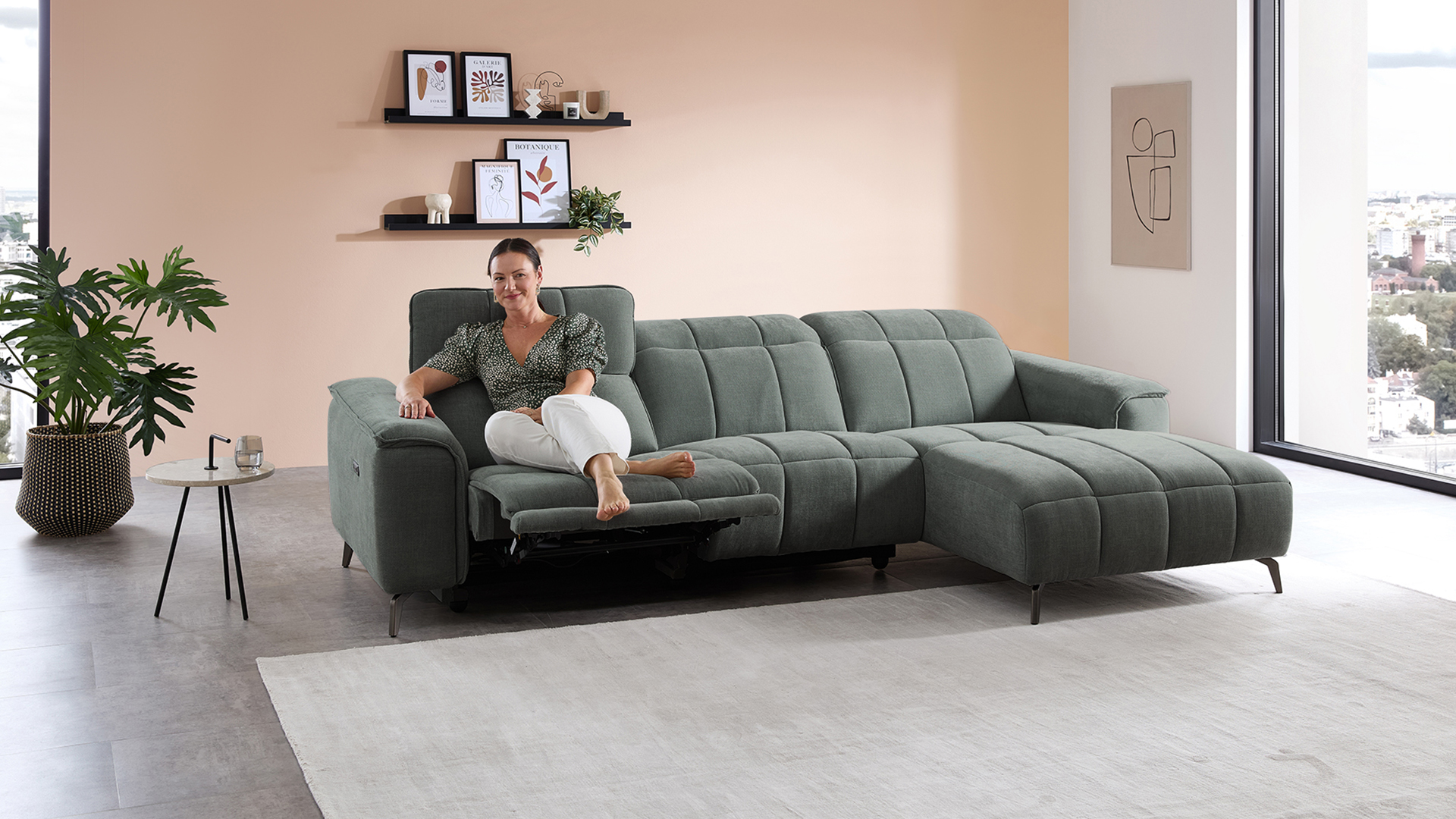 Stoff Ecksofa mit manueller Kopfteilverstellung und motorischer Relaxfunktion-05971020WW