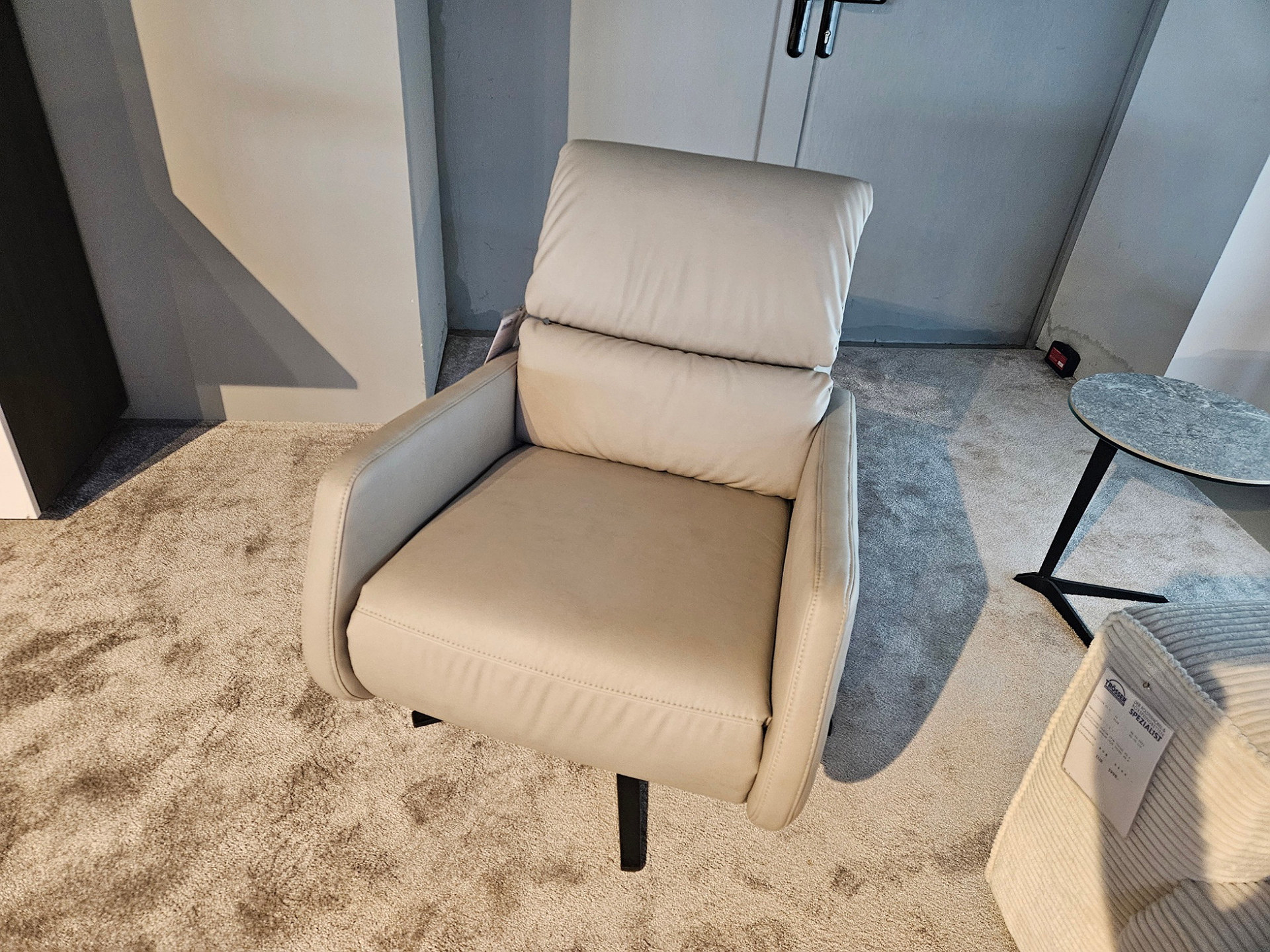 Hilker Sessel HC 48 inkl. motorischer Relaxfunktion und Akku in Leder -0533022501-34WW-A