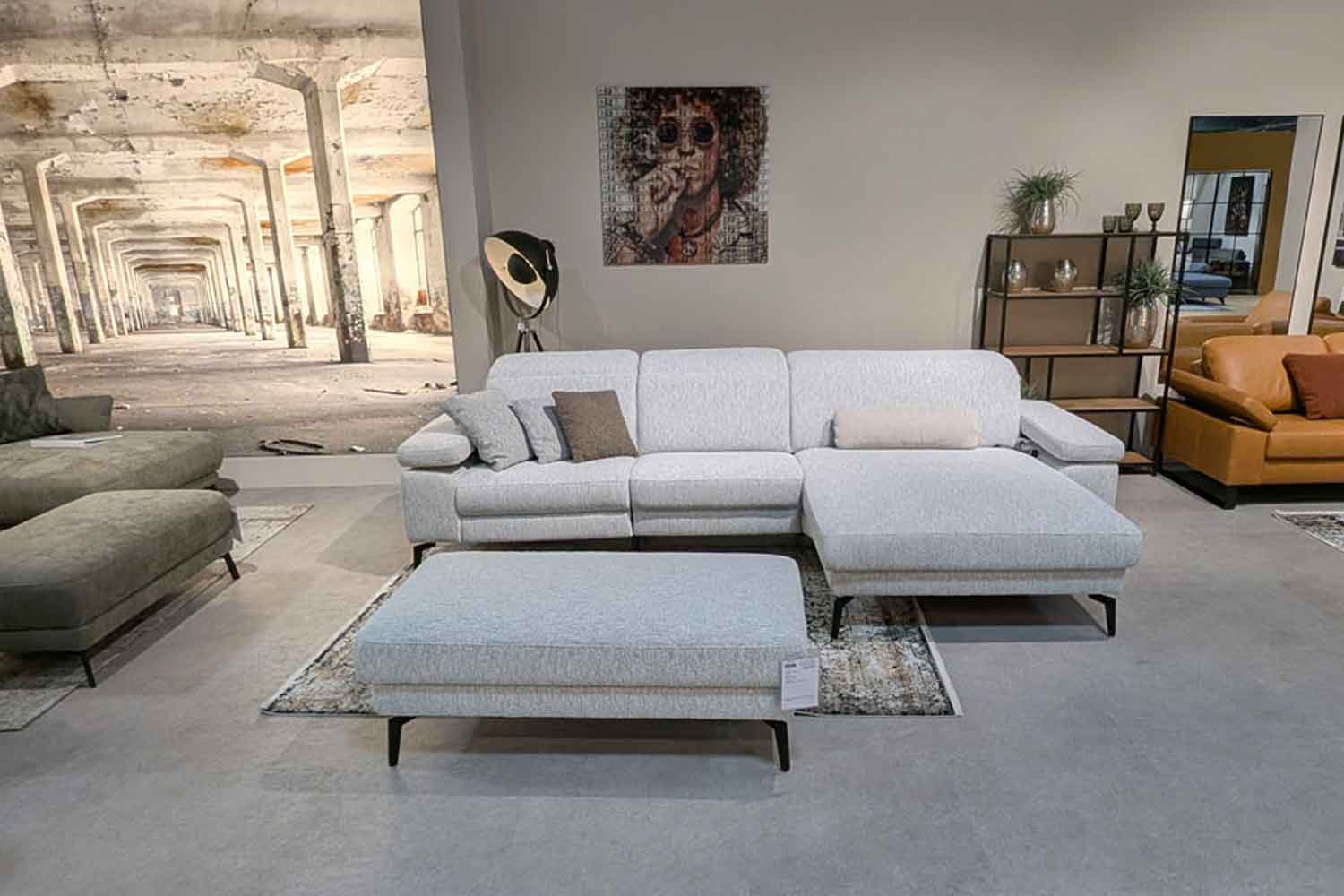 Interliving IL 4065 Ecksofa inkl. motorischer Relaxfunktion und Hockerbank in Stoff 