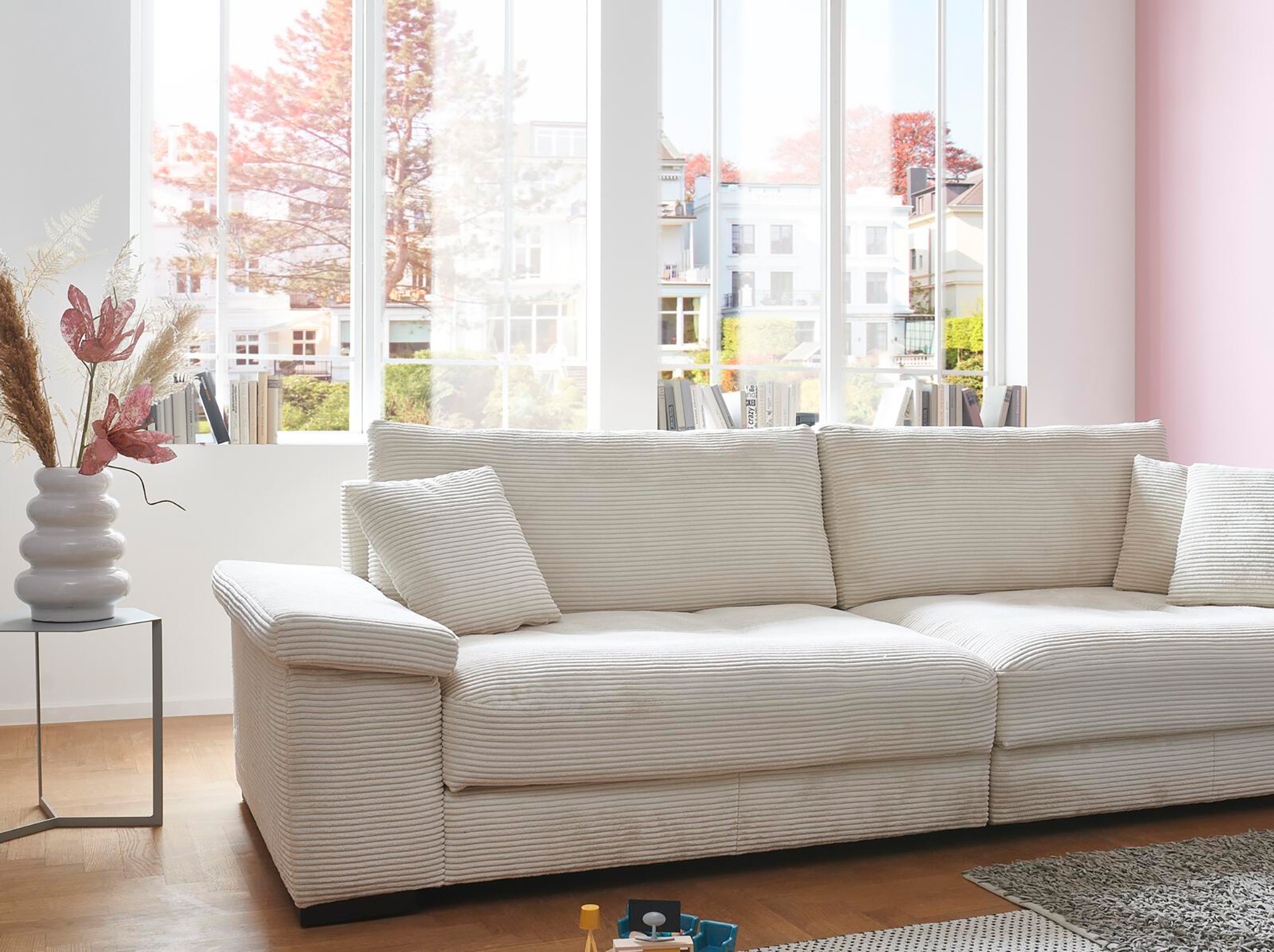 Cord Bigsofa mit losen Kissen
