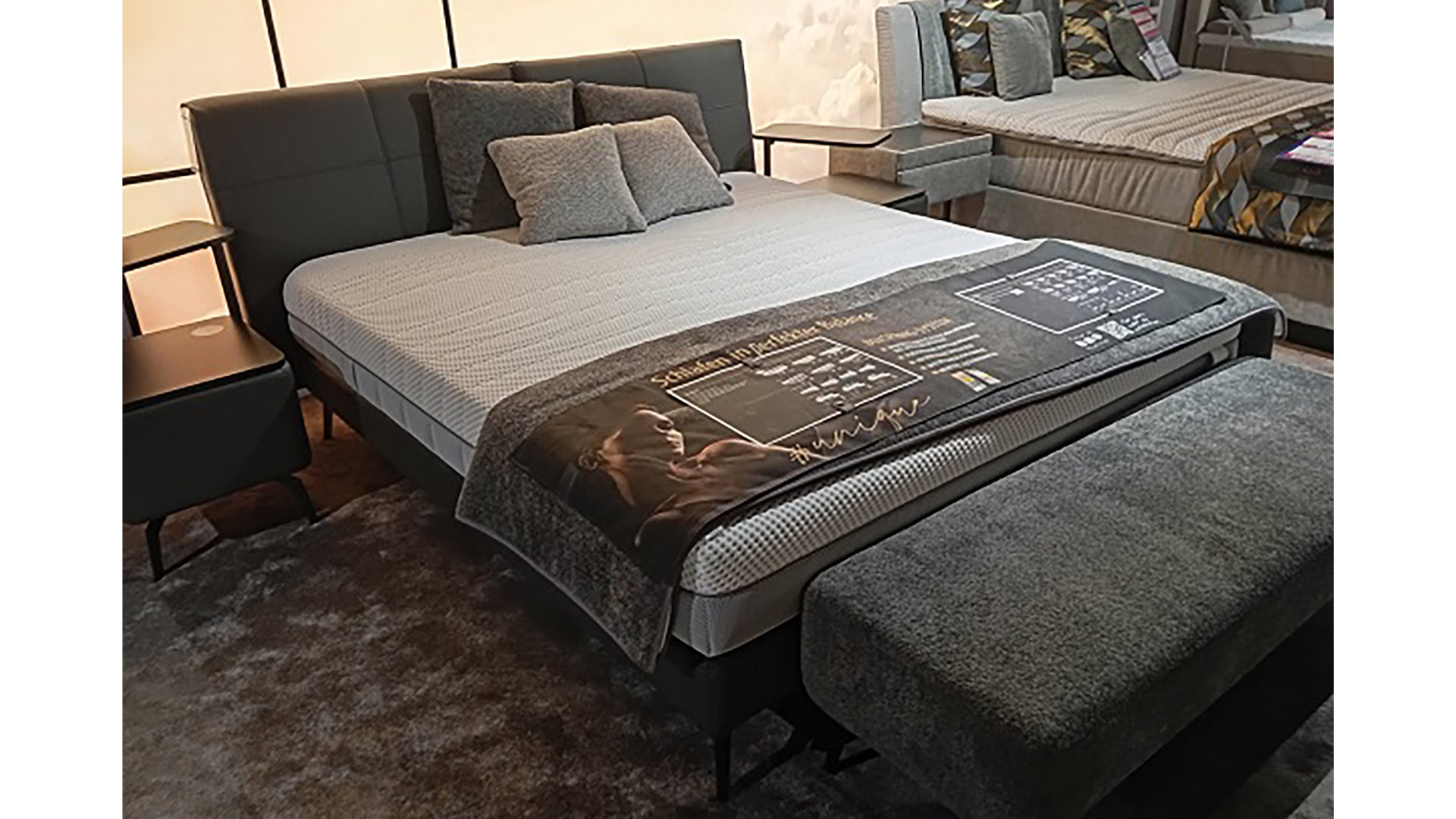 Thomas Brunner Leder Boxspringbett inkl. Nachtkonsolen-0275007700-01-02-03-33WW-A