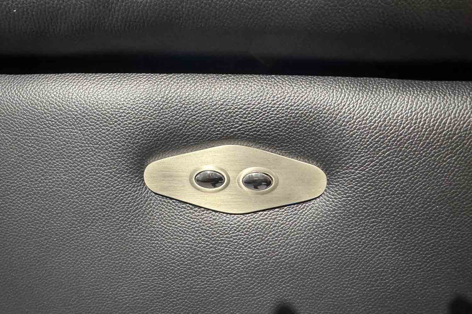 Cuoio Ecksofa mit motorischen Vorziehsitz in Leder