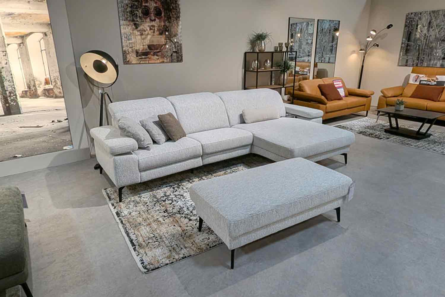 Interliving IL 4065 Ecksofa inkl. motorischer Relaxfunktion und Hockerbank in Stoff 