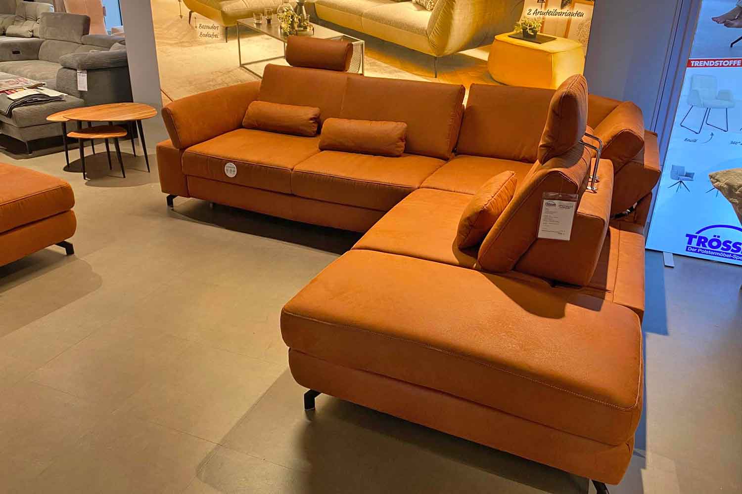 Ecksofa inkl. Schlaffunktion und Stauraum in Mikrofaser