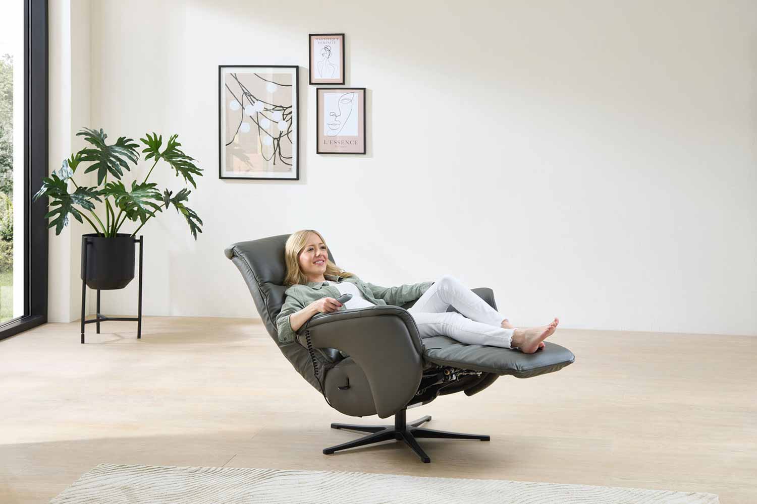 Relaxsessel inkl. 3-motorische Relaxfunktion in Leder-Lederlook