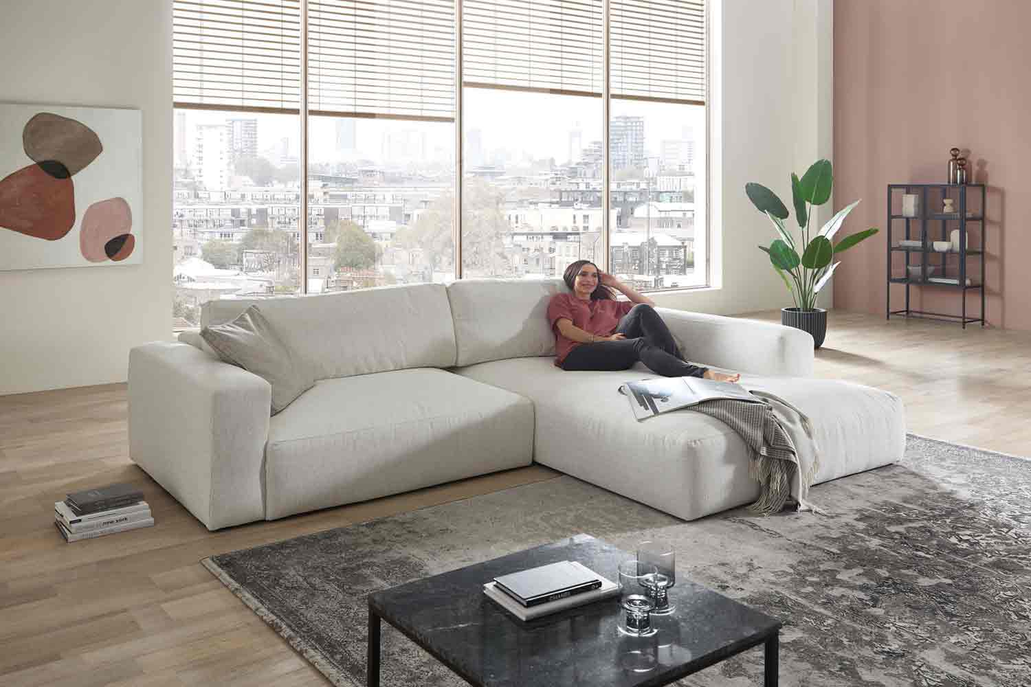 Stoff Ecksofa in L-Form in Trendfarbe natur