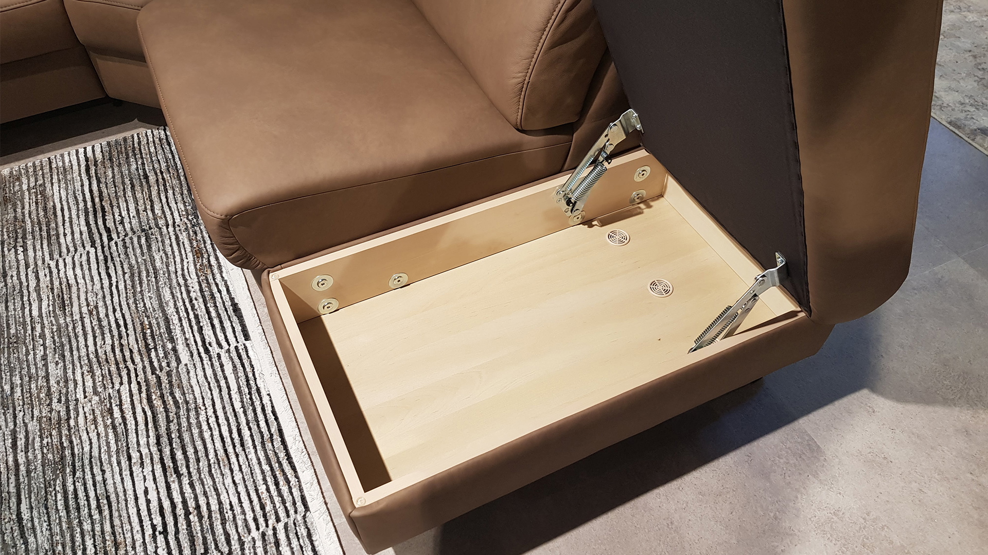 Himolla Ecksofa inkl. motorischer Relaxfunktion und Akku in Leder -0147108105-01WW-A