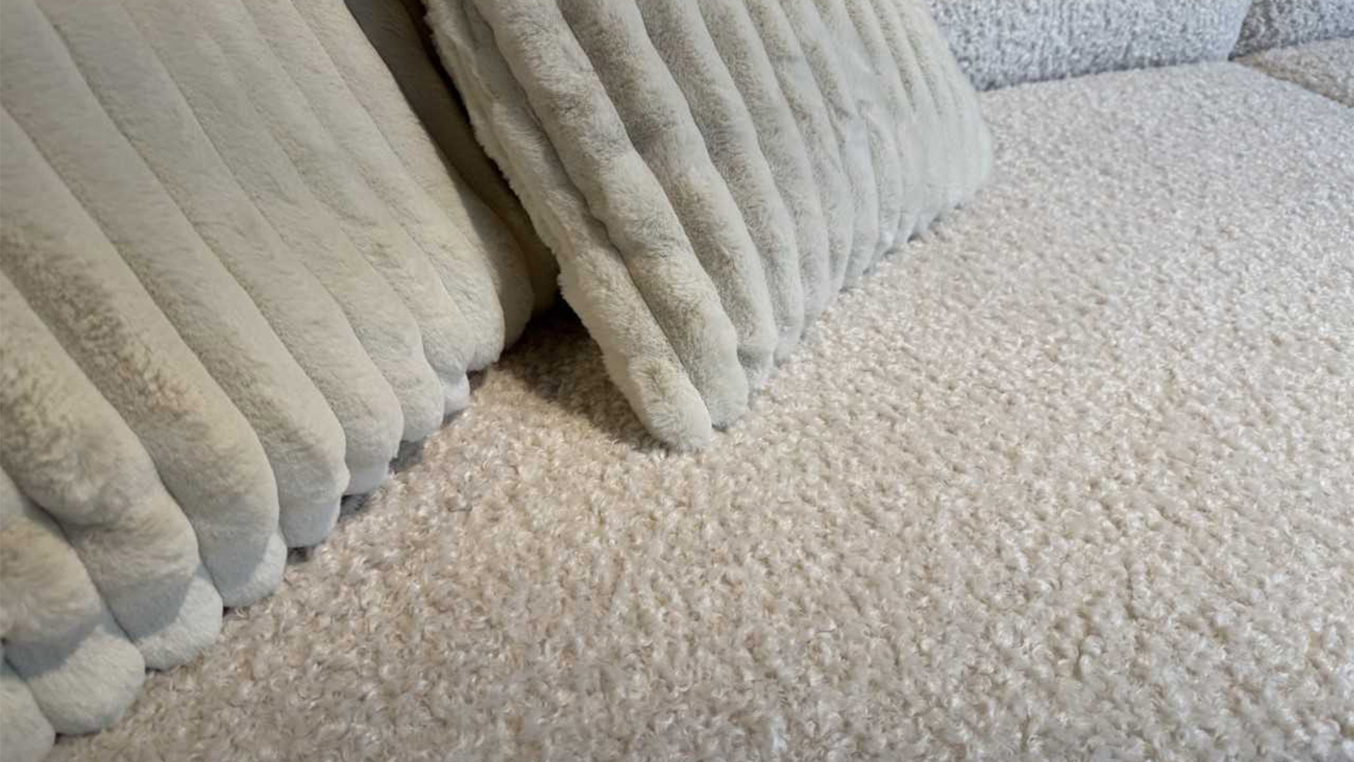 Ginger Moon Big Sofa mit Hocker in Trendstoff Bouclé -0310032801-36WW-A