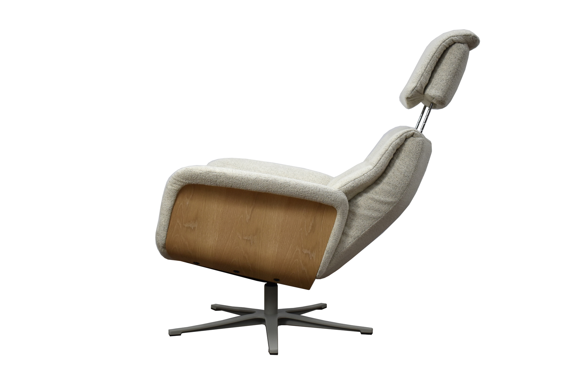 Relaxsessel Lion mit Holzapplikation und Hocker in Stoff