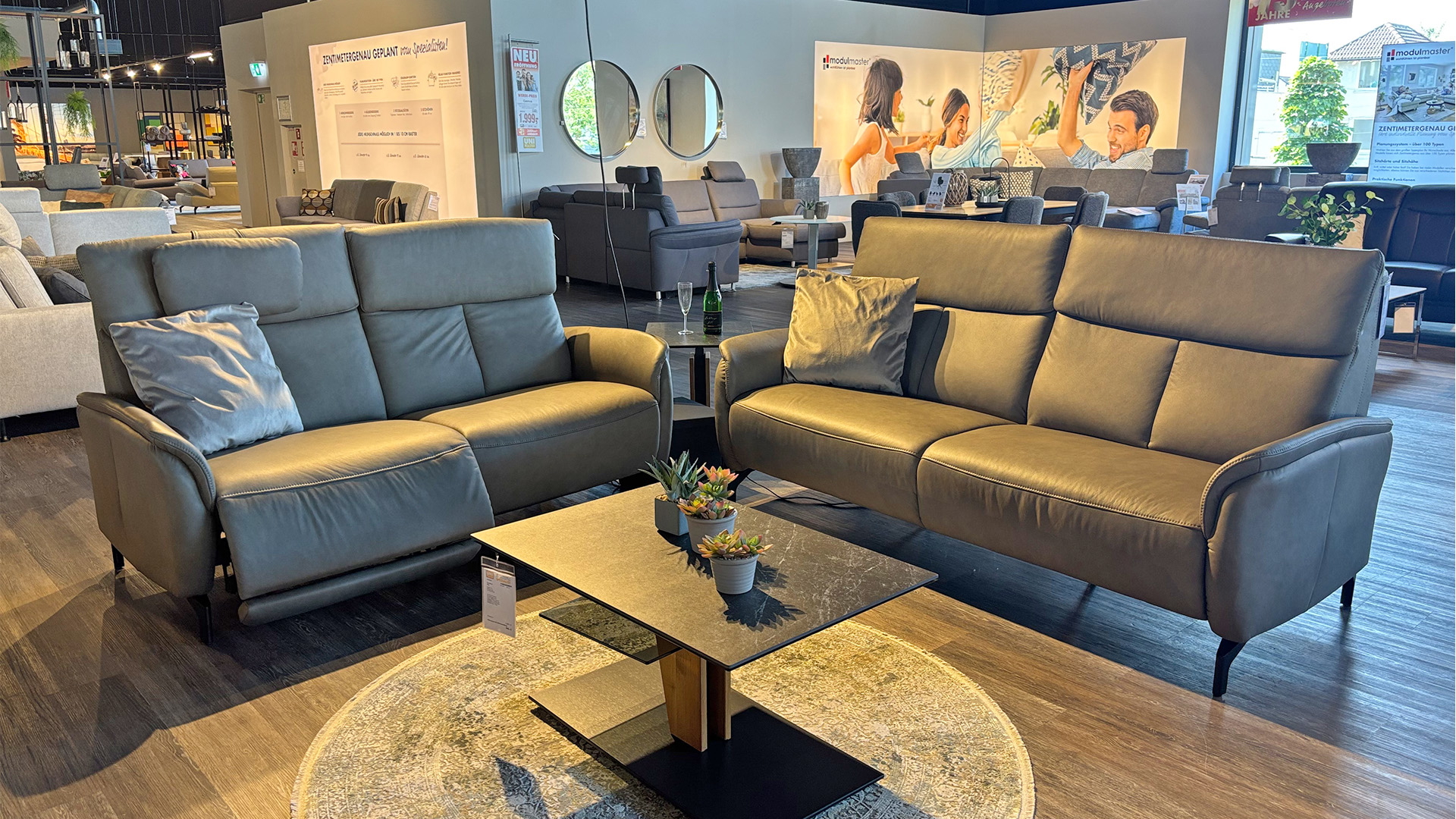 Couchgarnitur mit motorischer Relaxfunktion und motorischen Sitzvorzug in Leder-0764019801-15WW-A