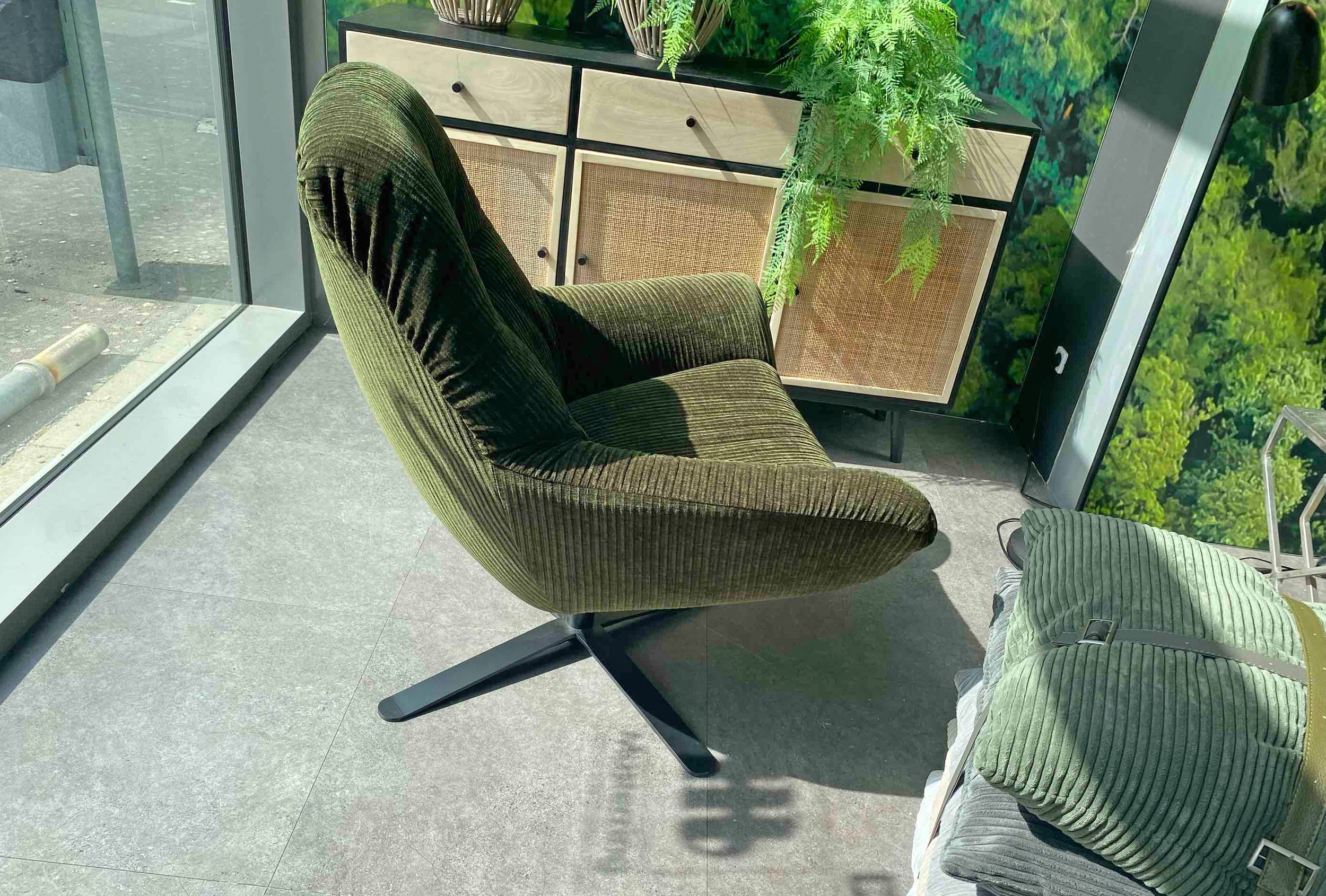 Sessel mit Drehfunktion in trendigen Cord