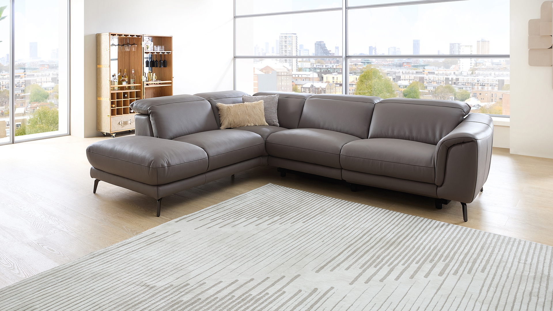 Leder Ecksofa mit motorischer Relaxfunktion und manueller Kopfteilverstellung Leder Ecksofa mit motorischer Relaxfunktion und manueller Kopfteilverstellung-05971022WW
