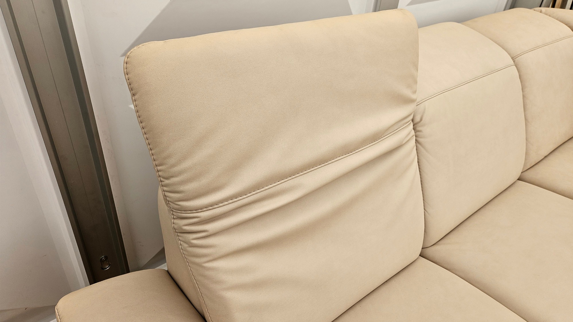 Ecksofa mit Kopfteilverstellung in Stoff