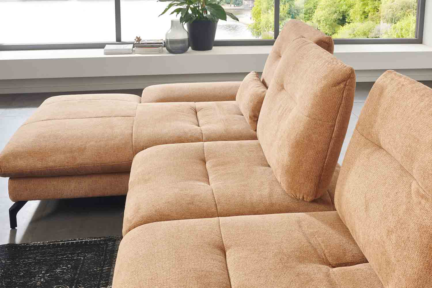 Stoff Ecksofa in L-Form mit manueller Sitztiefenverstellung