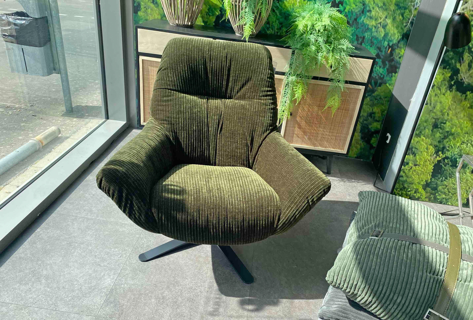 Sessel mit Drehfunktion in trendigen Cord