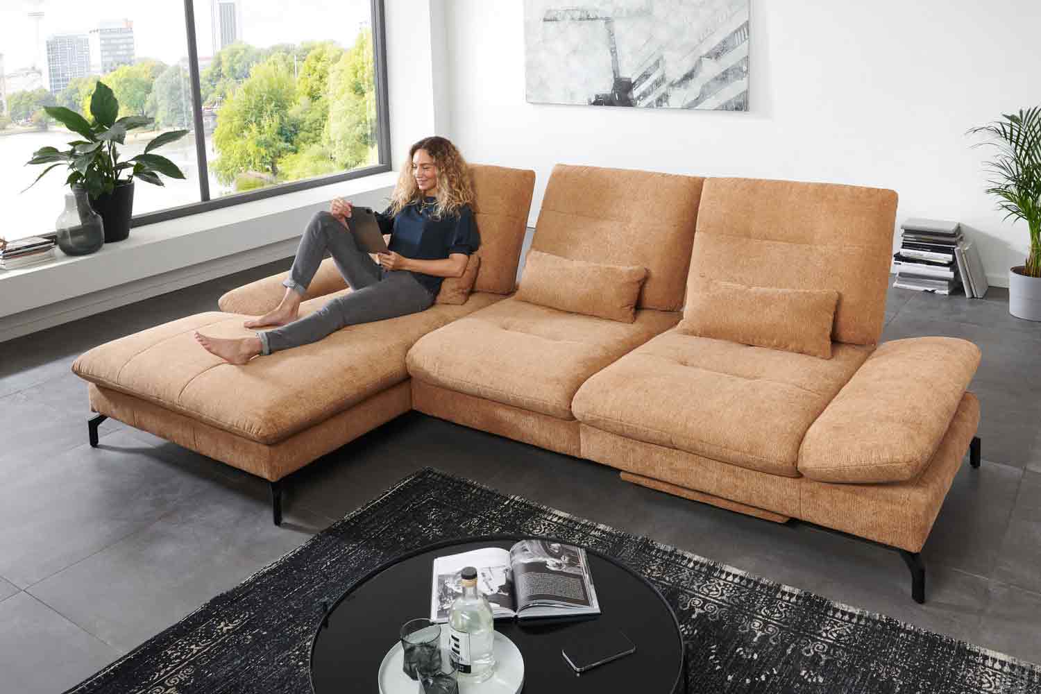 Stoff Ecksofa in L-Form mit manueller Sitztiefenverstellung