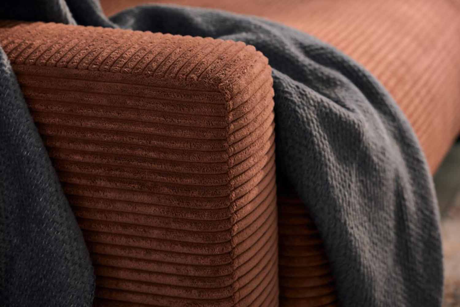Roomio 4103 Sofa 3-Sitzer in Trendstoff Cord