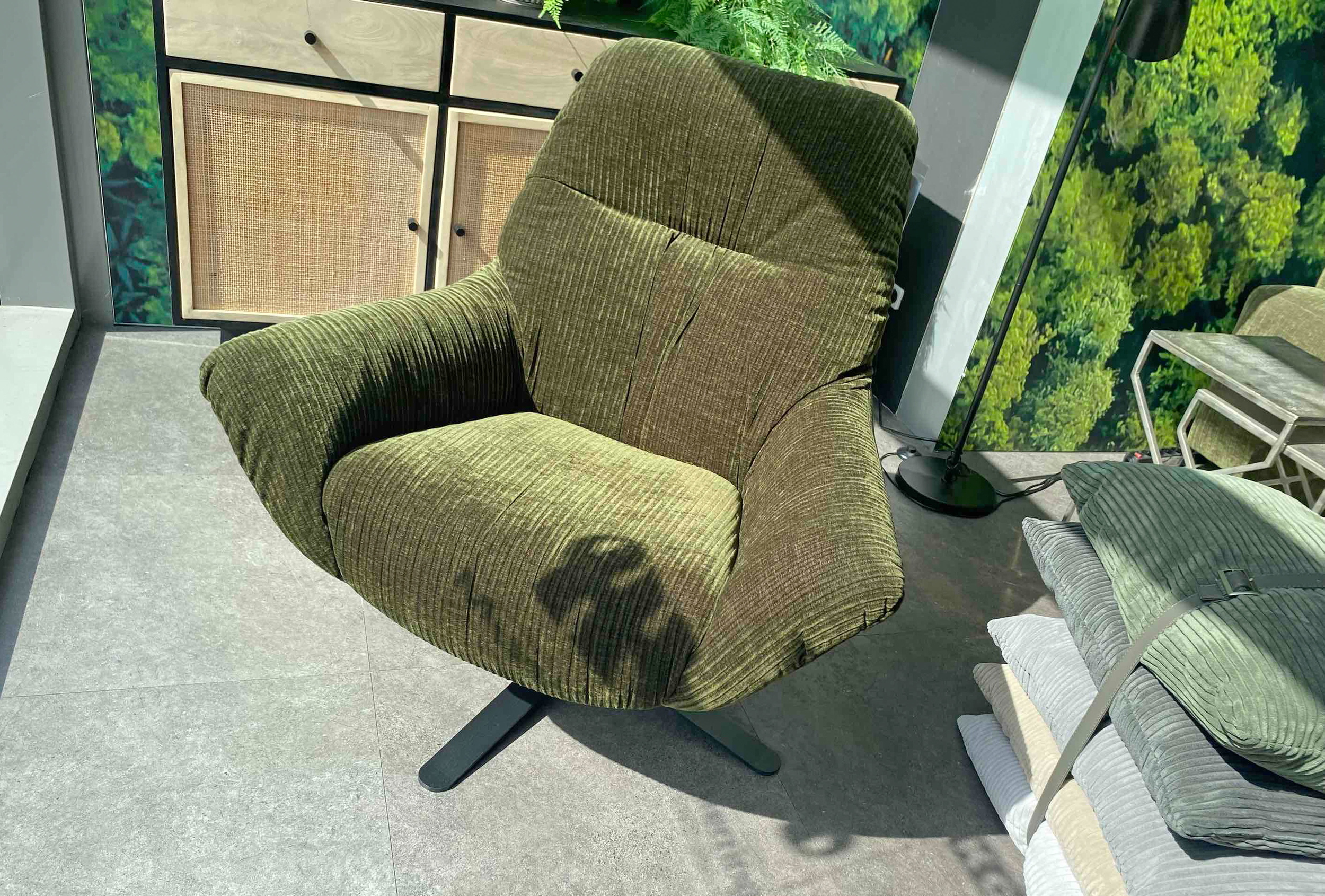 Sessel mit Drehfunktion in trendigen Cord
